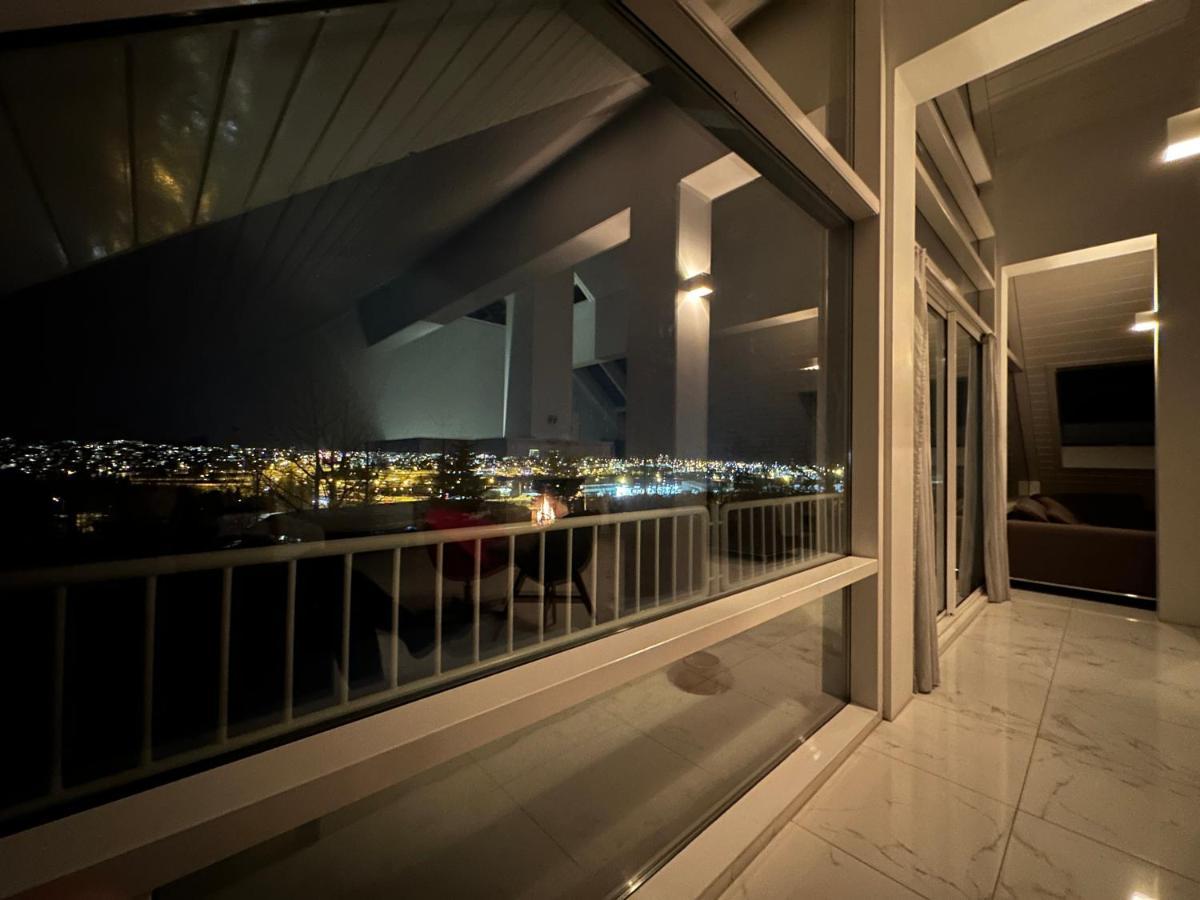 Big Villa Centrally Located In Reykjavík Exterior foto