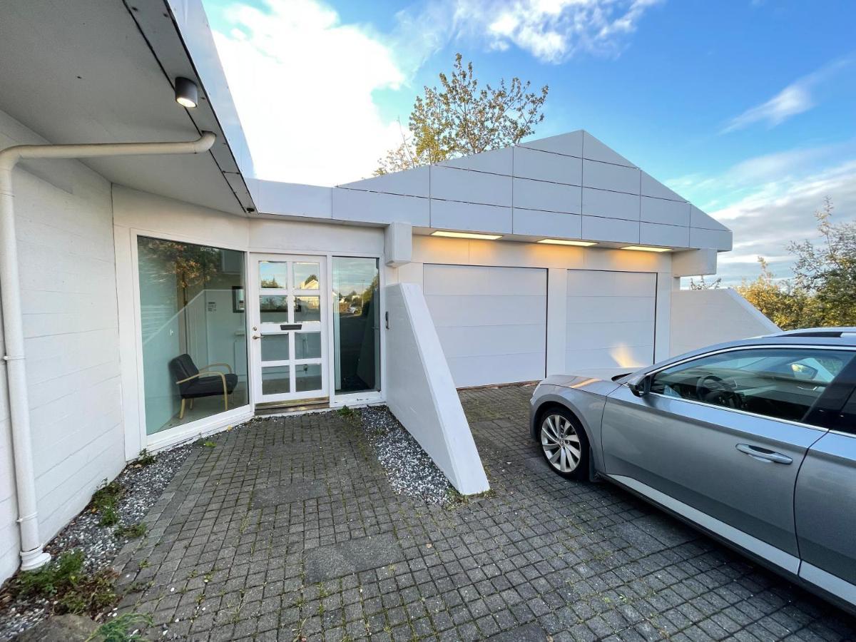Big Villa Centrally Located In Reykjavík Exterior foto