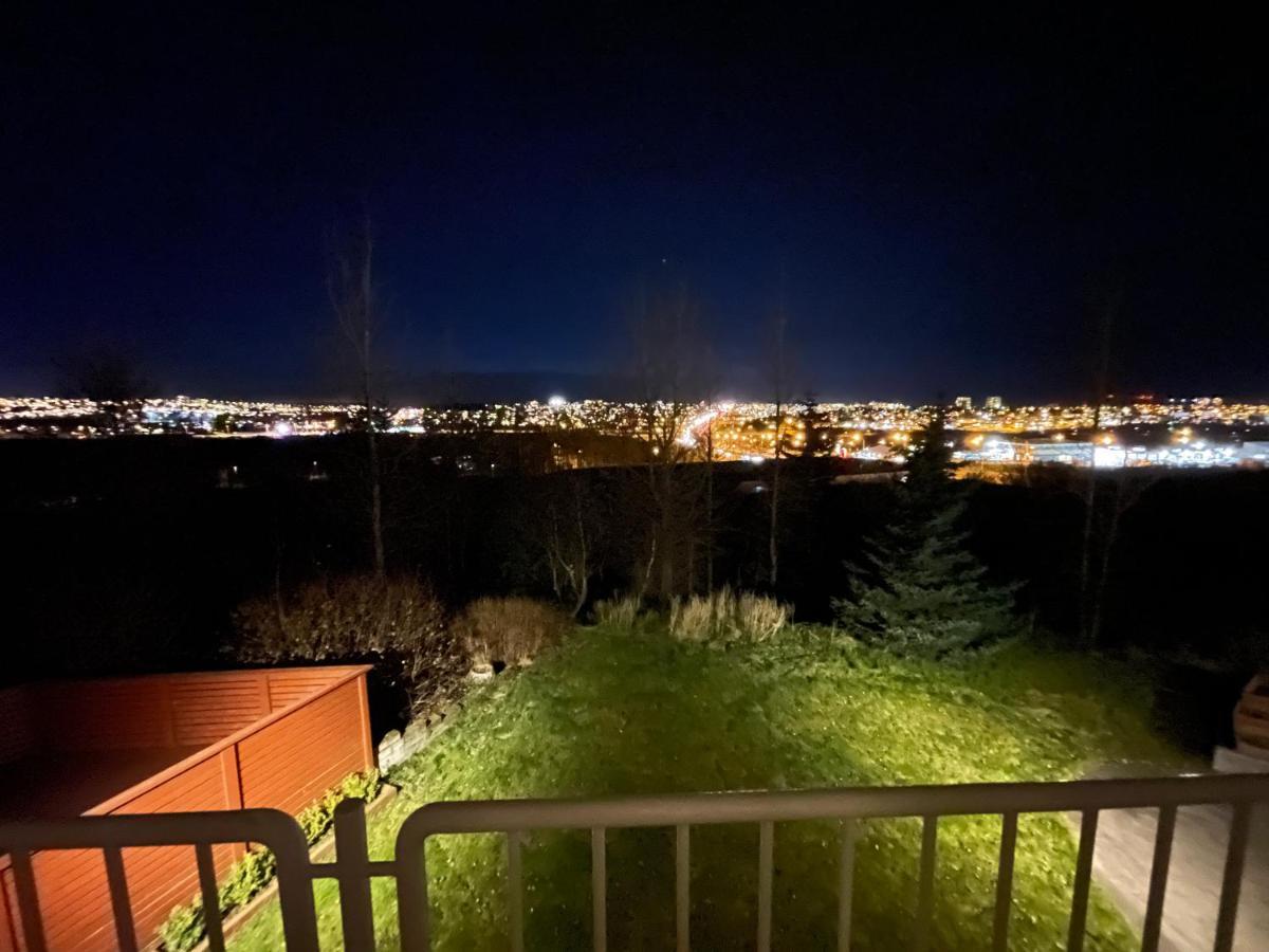 Big Villa Centrally Located In Reykjavík Exterior foto